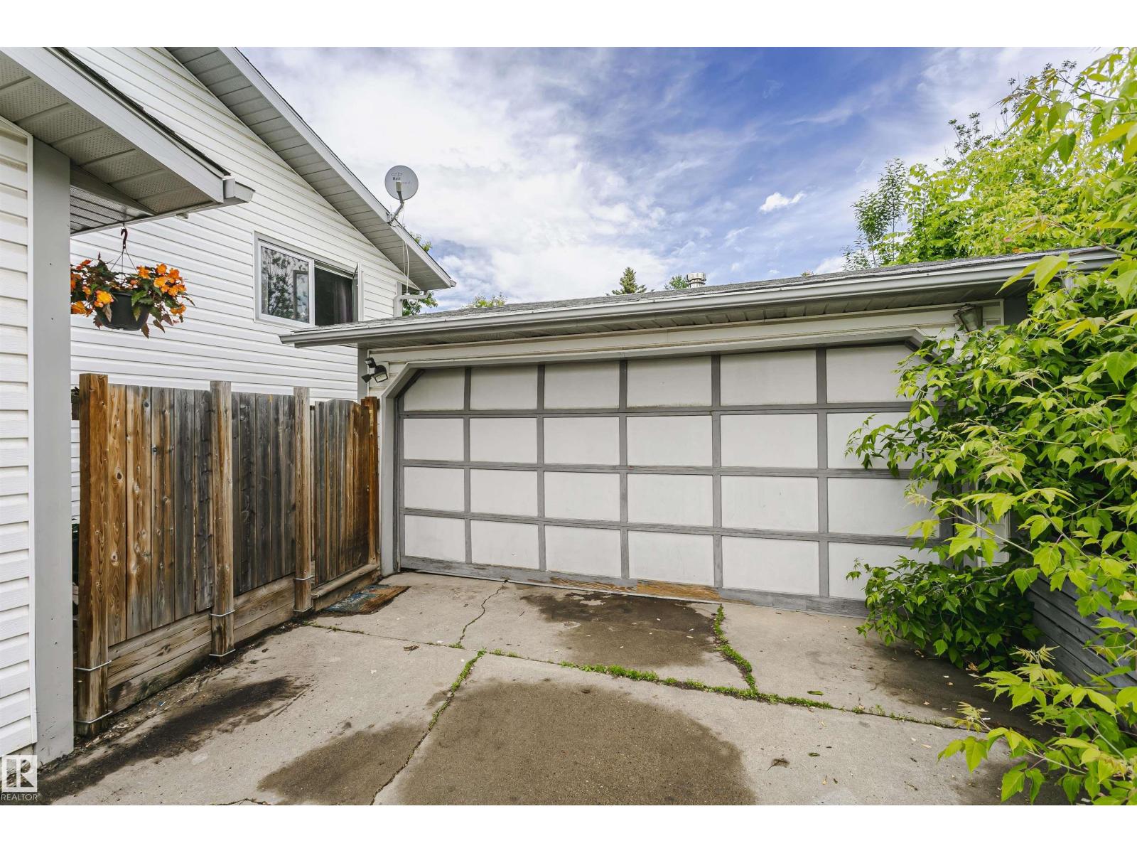 10436 26 AV NW — photo 36