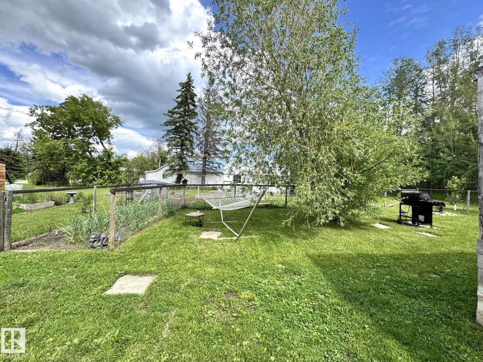 4707 54 AV — photo 39
