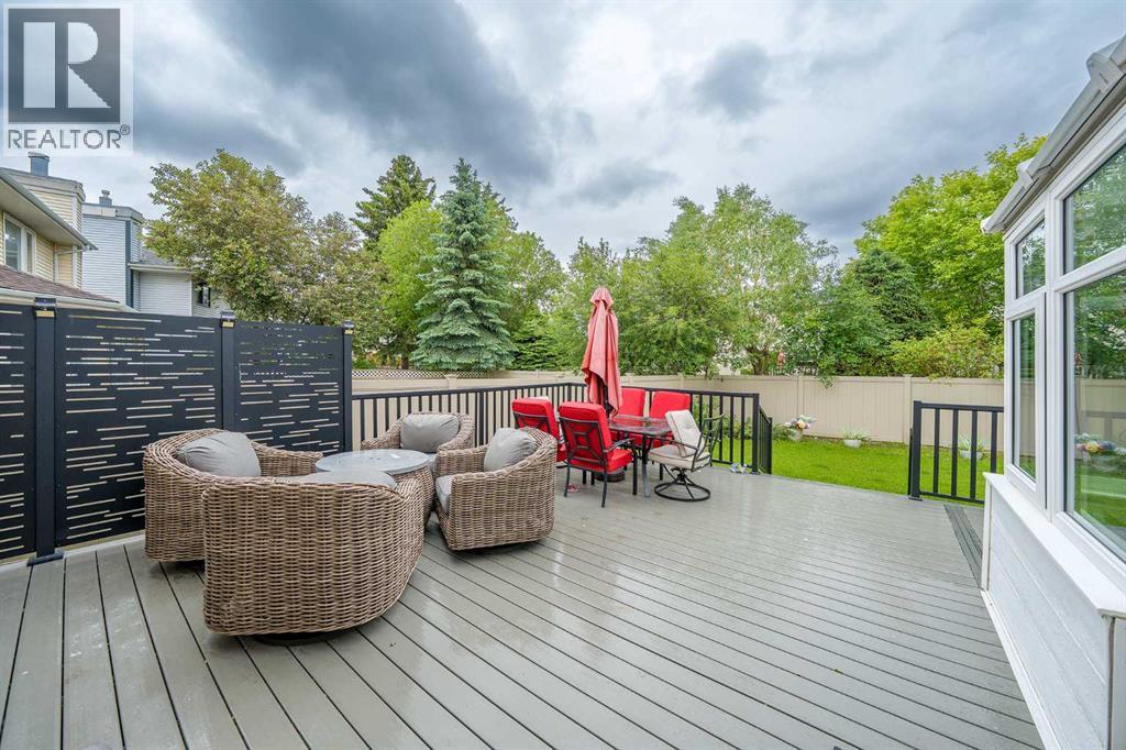 Huge Wrap Around Deck