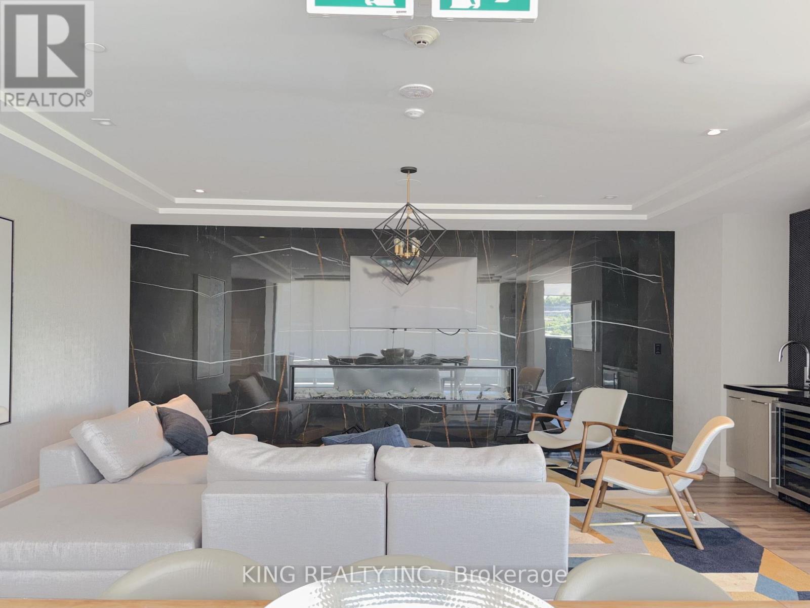 #608 212 KING WILLIAM STREET - 13