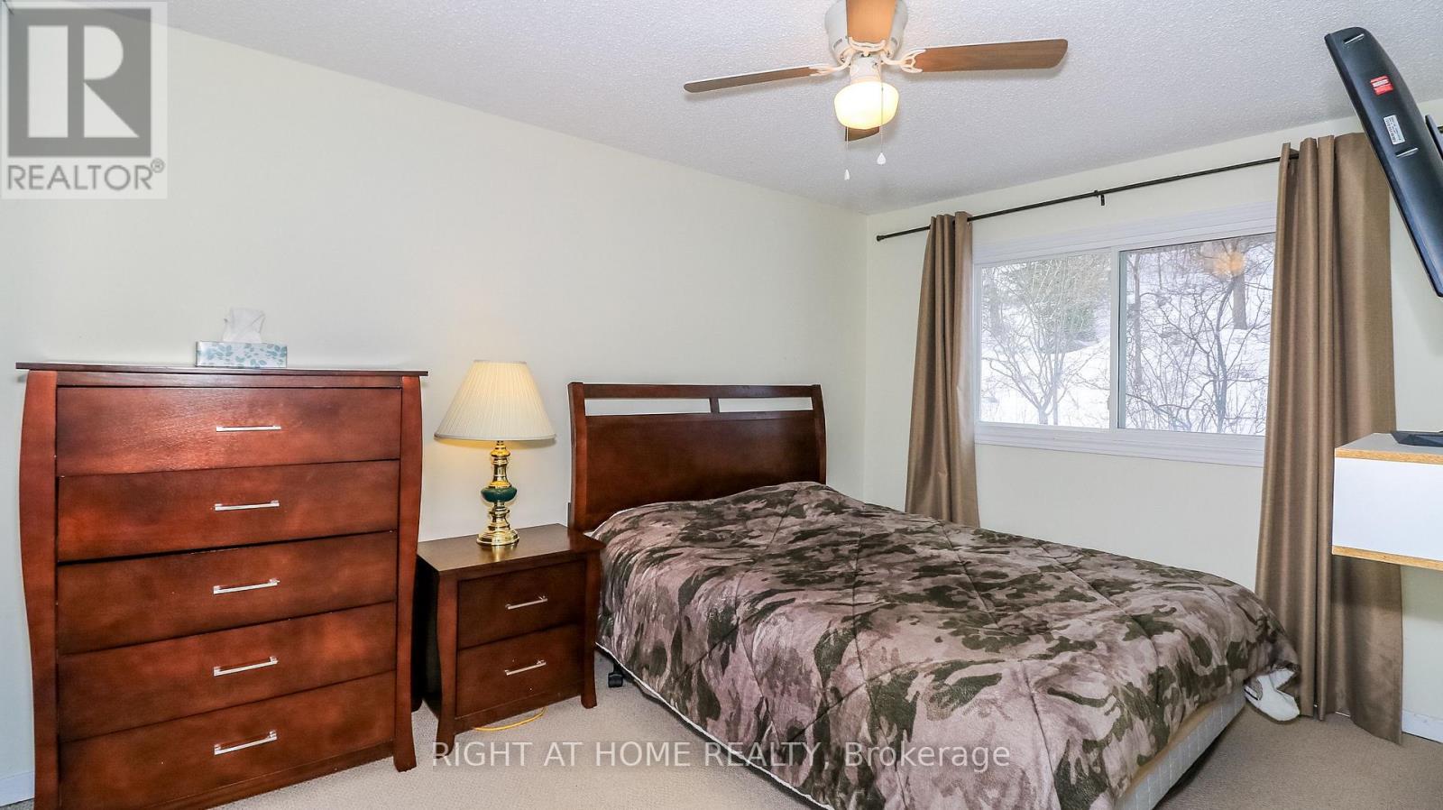 #23 52 ADELAIDE STREET - 21