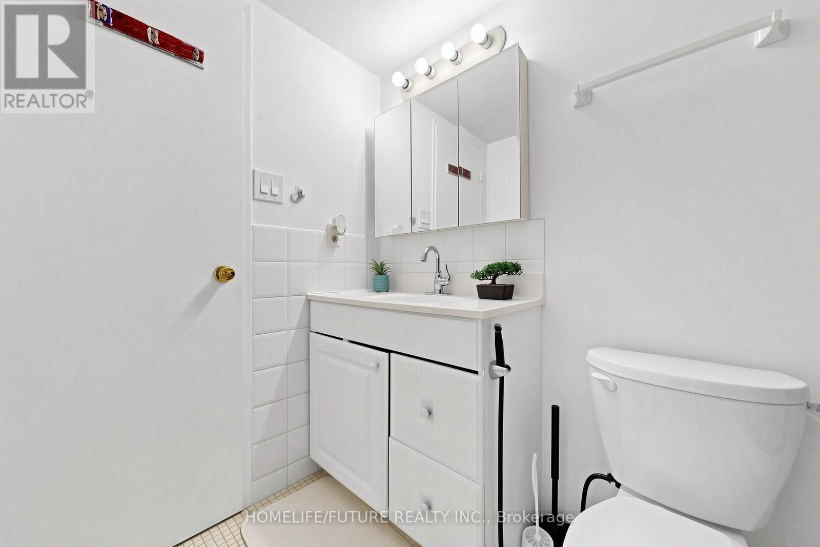 #709 3380 EGLINTON AVENUE E - 22