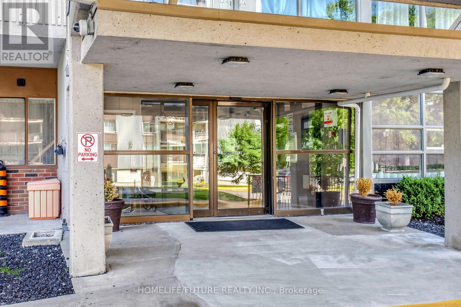 #709 3380 EGLINTON AVENUE E - 3