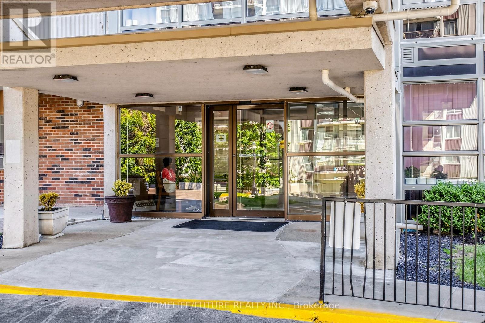 #709 3380 EGLINTON AVENUE E - 5