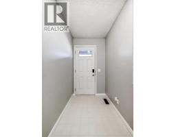 4pc Bathroom - 702, 9930 Bonaventure Drive Se, Calgary, AB T2J4L4 Photo 9