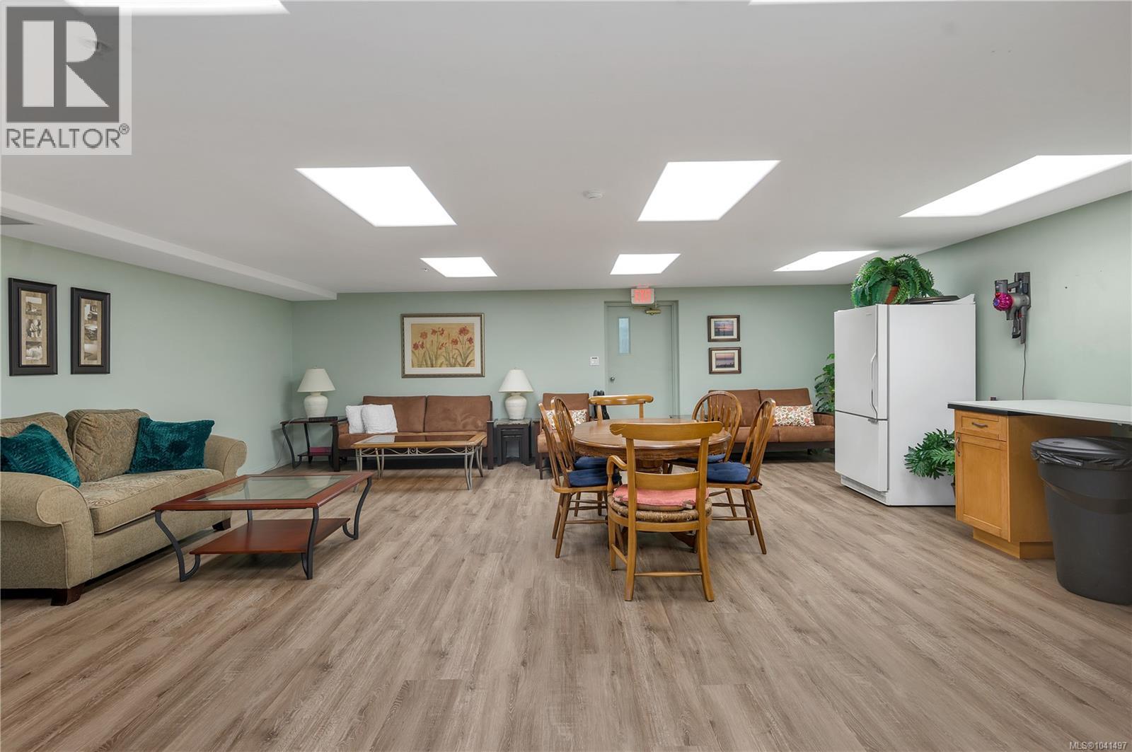 #107 350 Island Hwy S - 40