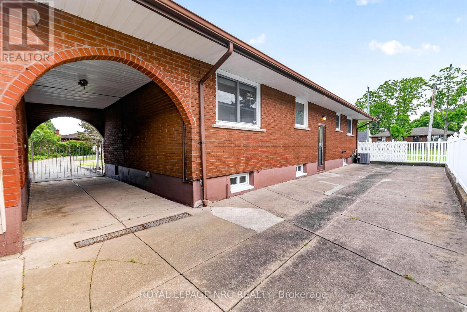 69 ROYAL ROAD - 36