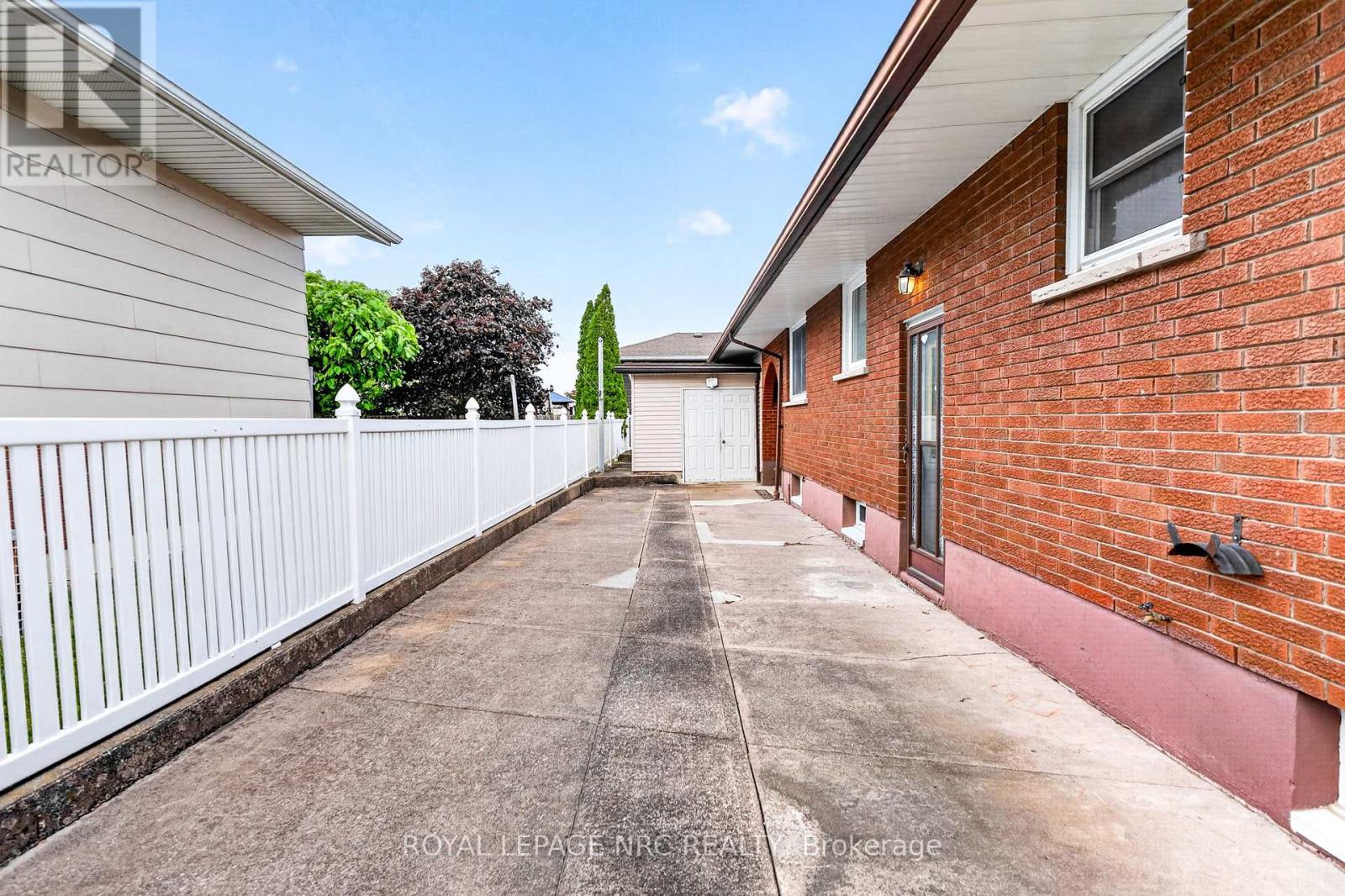 69 ROYAL ROAD - 38