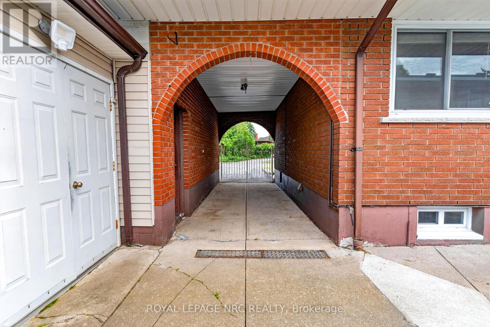 69 ROYAL ROAD - 40