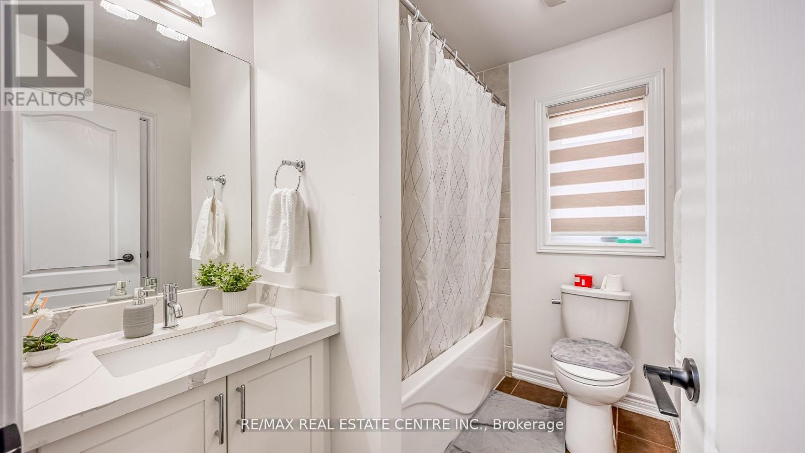 590 GRANT WAY - 24