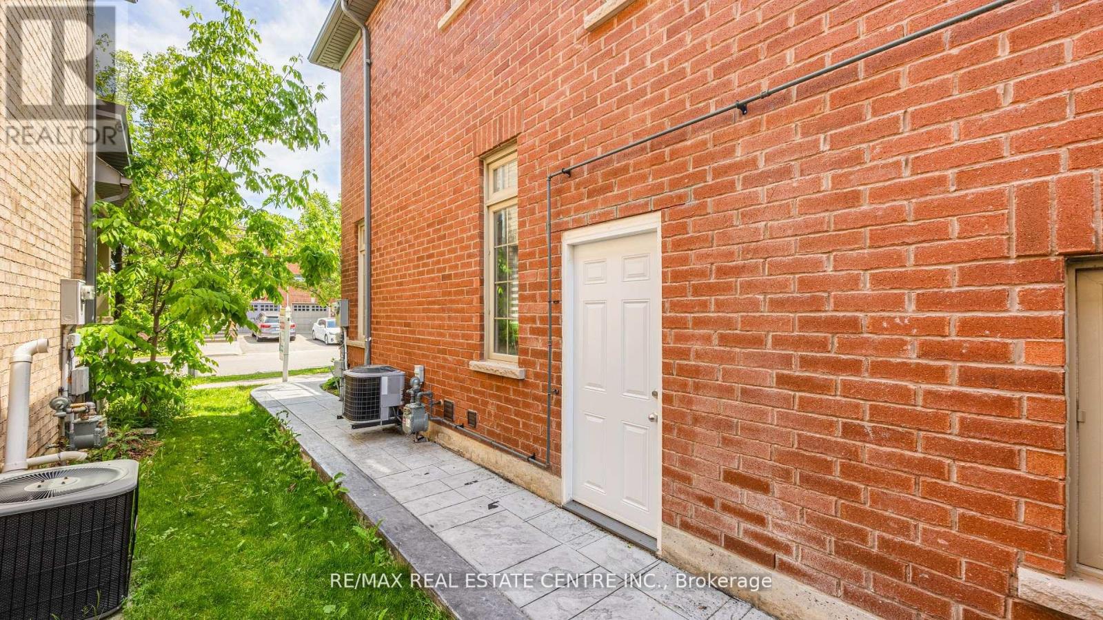 590 GRANT WAY - 34