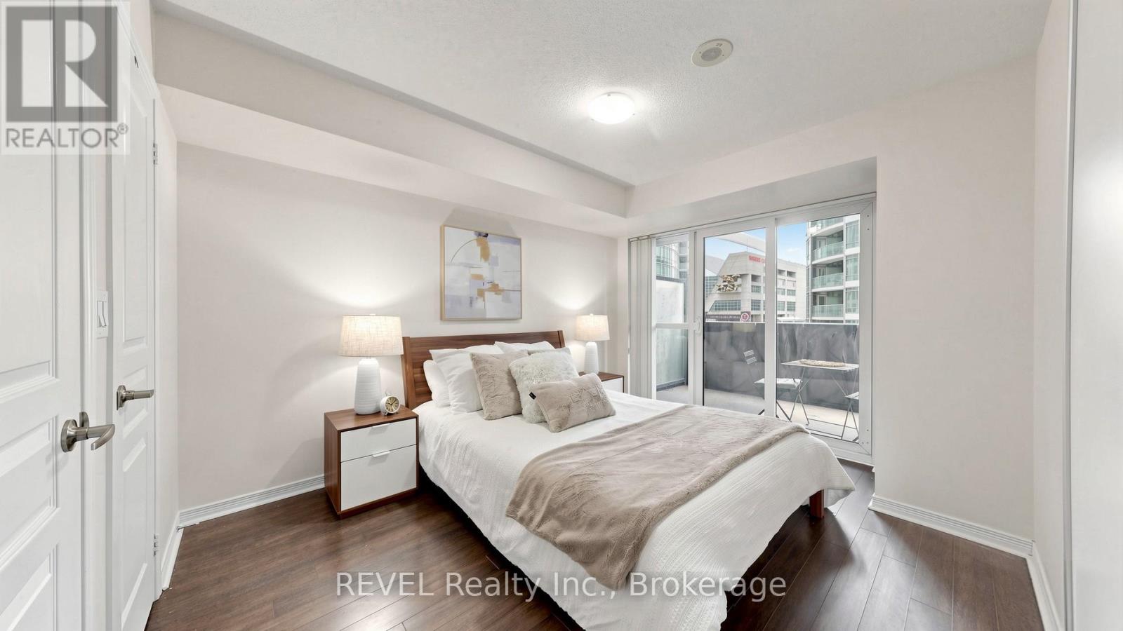 #306 352 FRONT STREET W - 21