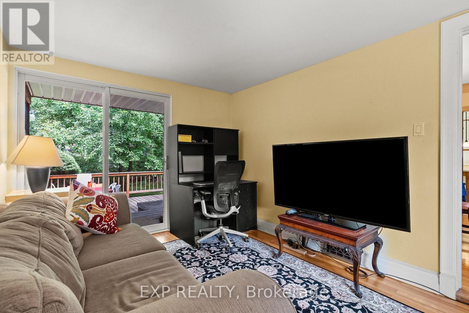 579 BROADVIEW AVENUE - 17
