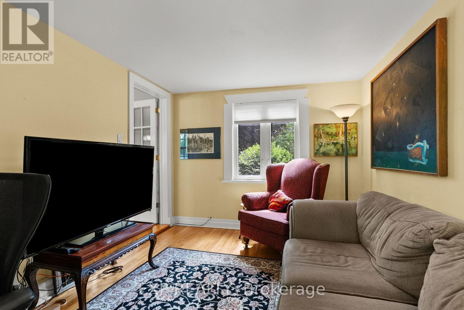 579 BROADVIEW AVENUE - 19