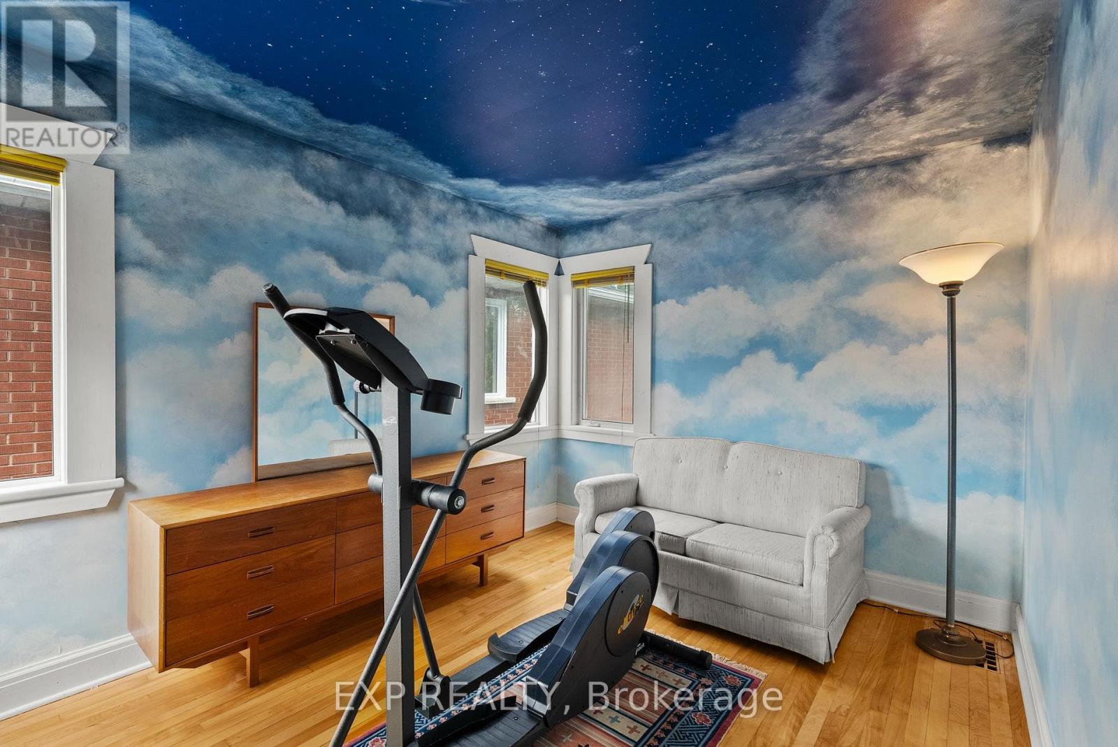 579 BROADVIEW AVENUE - 23