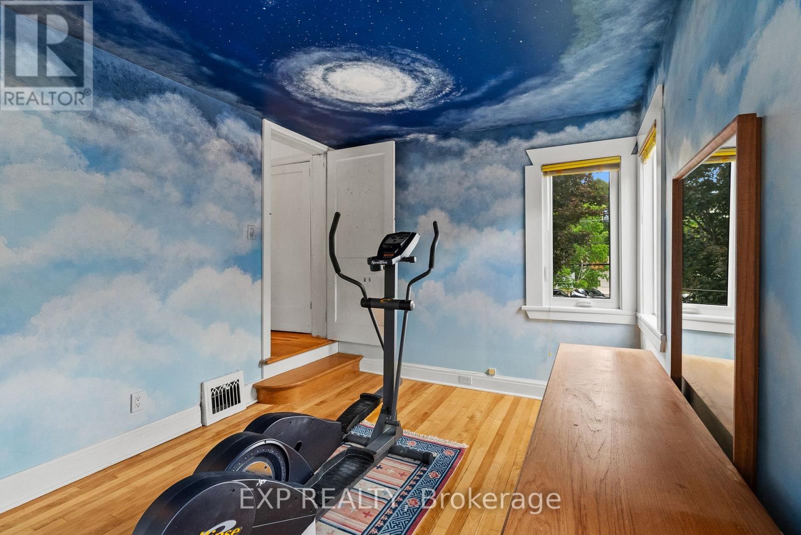 579 BROADVIEW AVENUE - 24