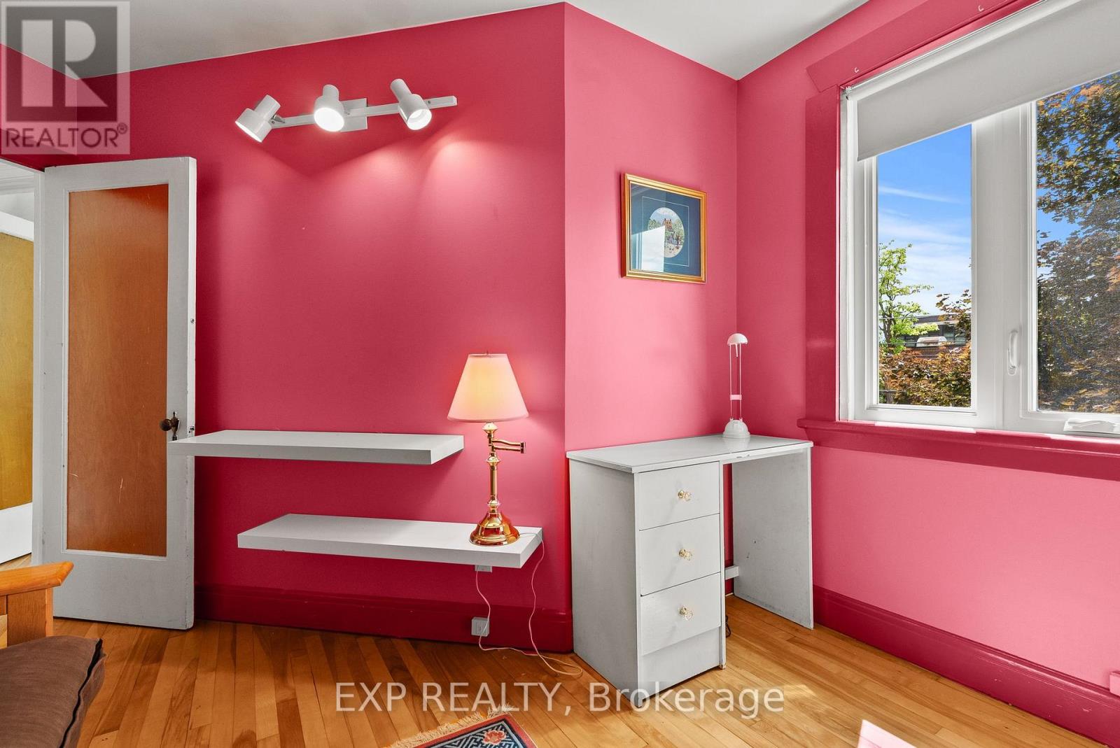579 BROADVIEW AVENUE - 26