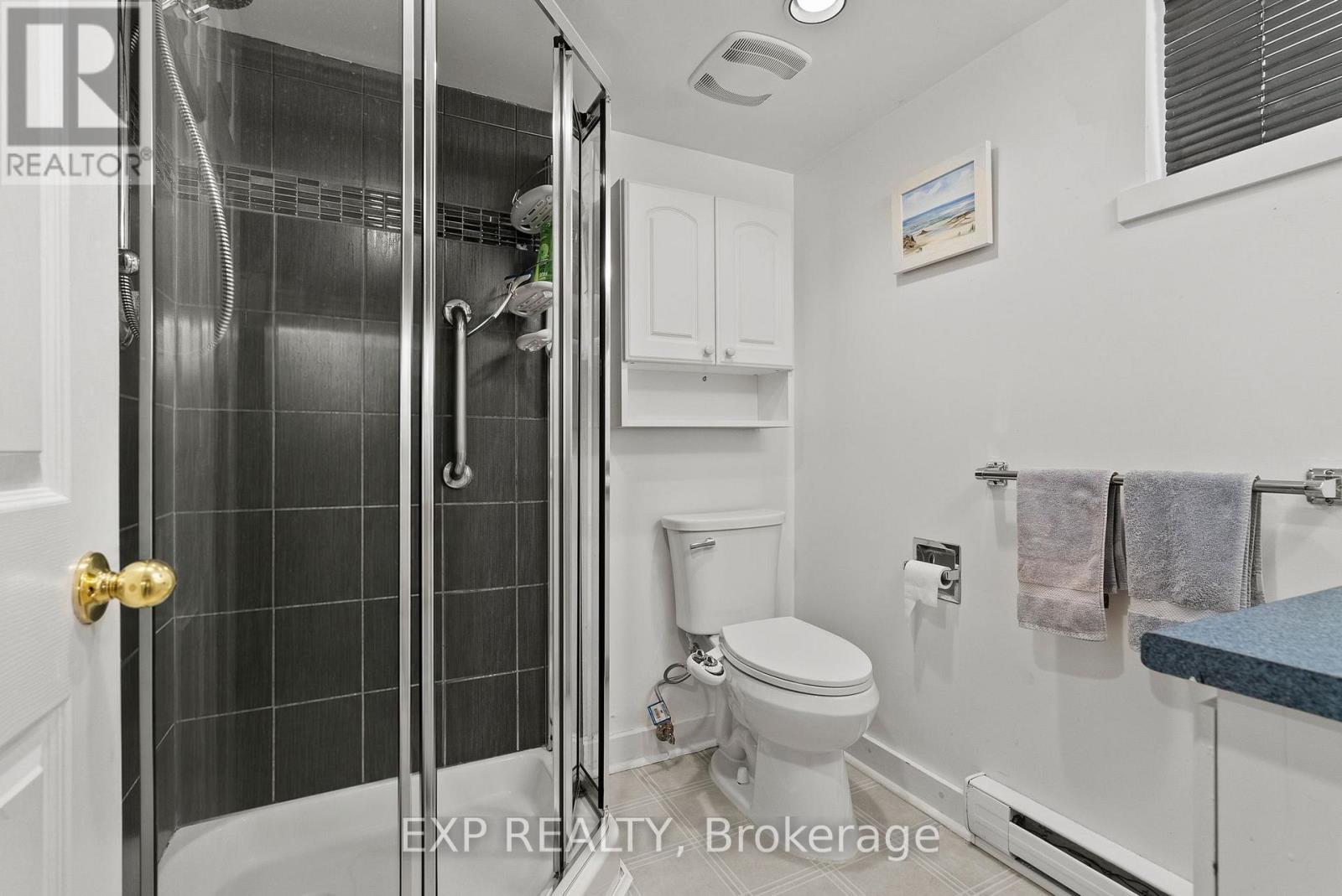 579 BROADVIEW AVENUE - 35