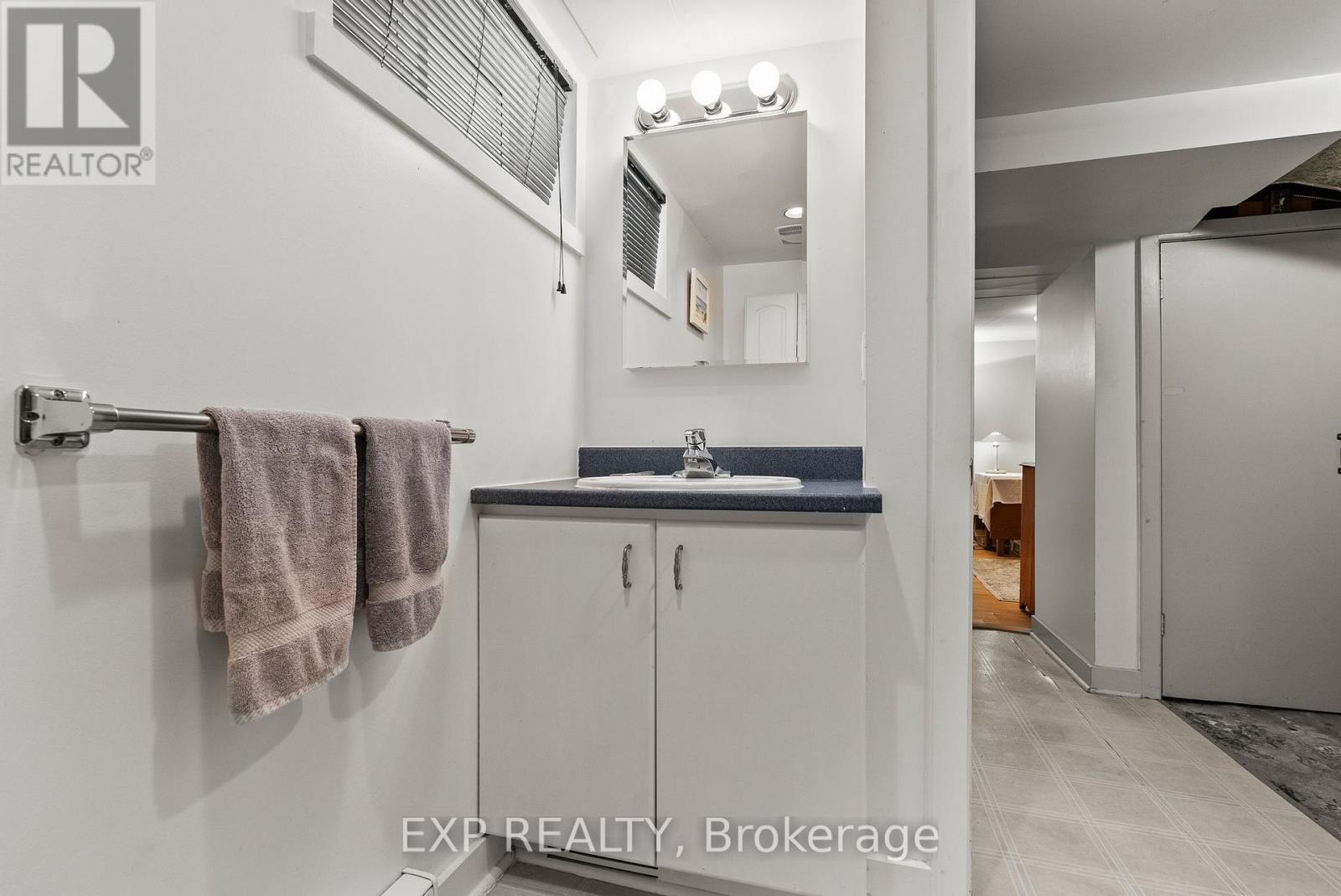 579 BROADVIEW AVENUE - 36