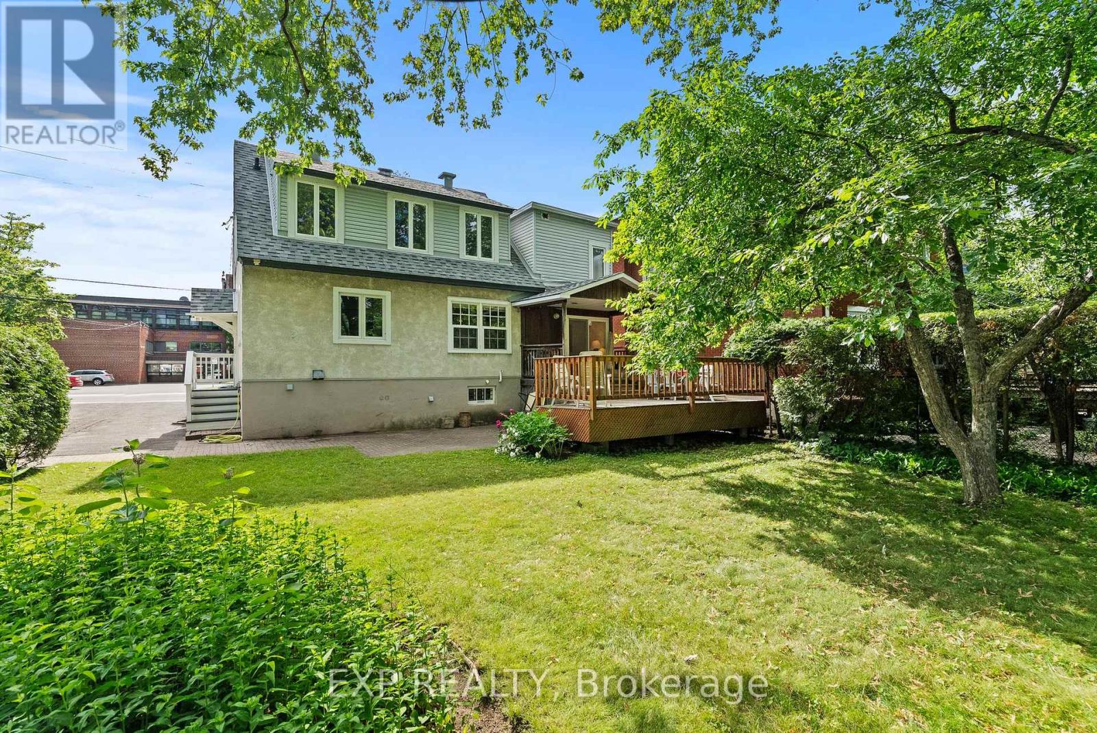 579 BROADVIEW AVENUE - 38