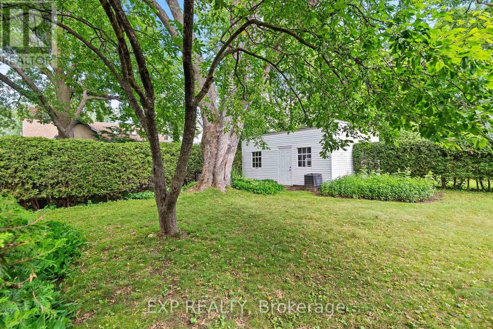 579 BROADVIEW AVENUE - 40