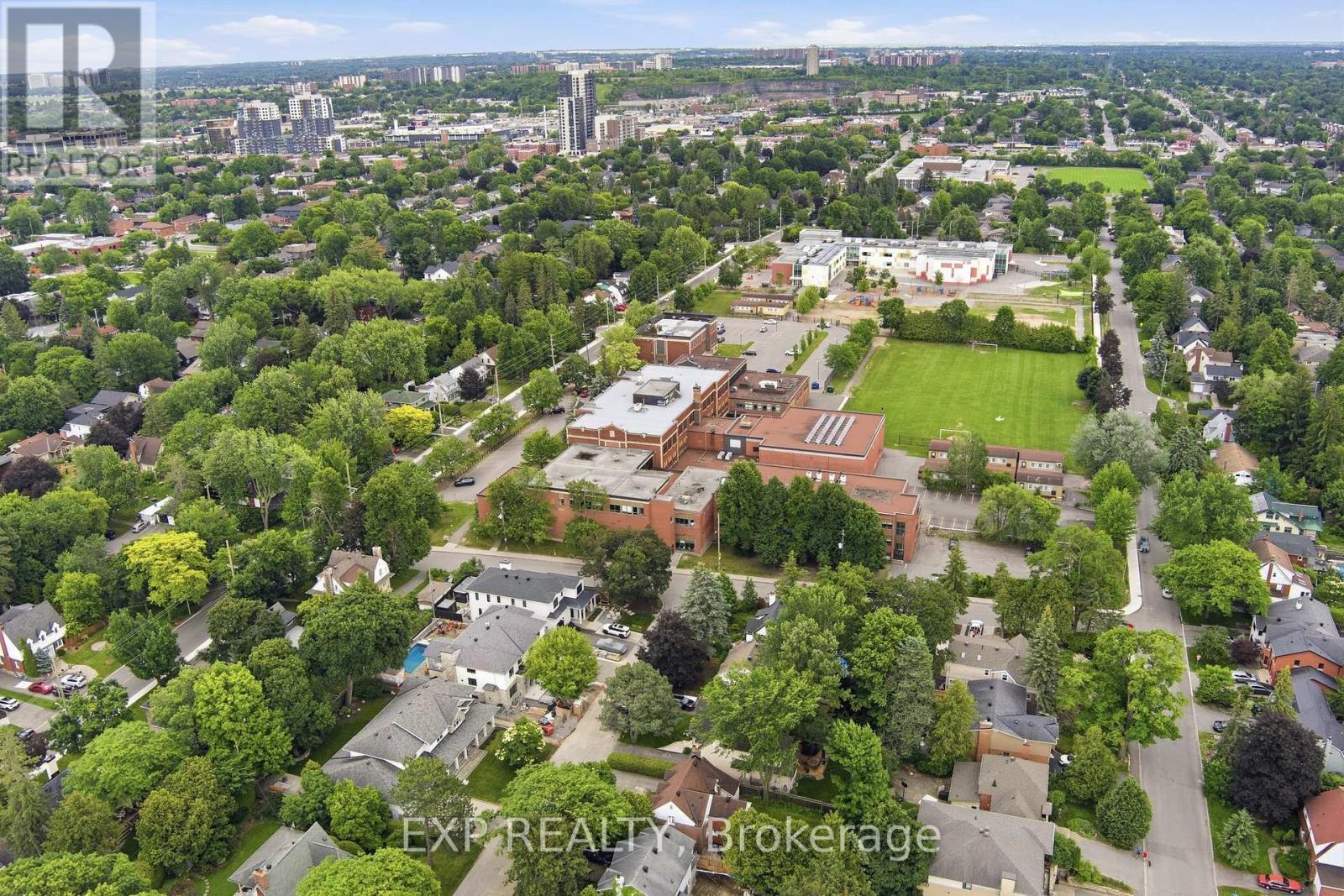 579 BROADVIEW AVENUE - 47