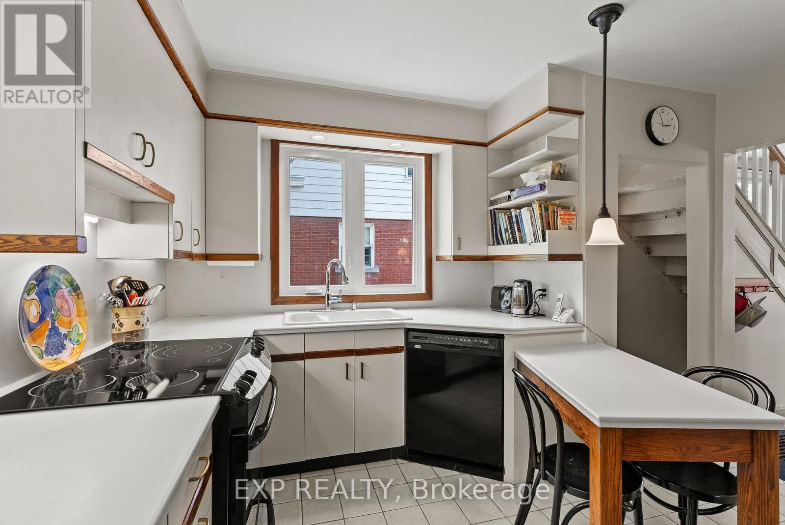 579 BROADVIEW AVENUE - 7