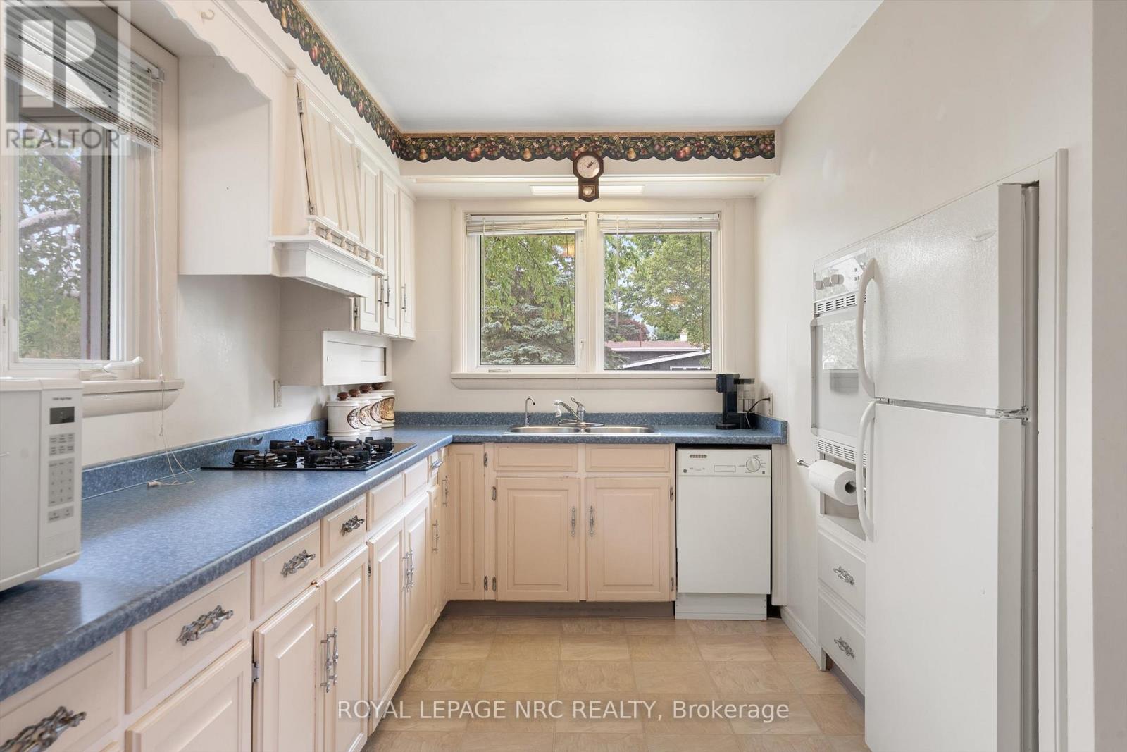 6502 BROCK STREET - 8