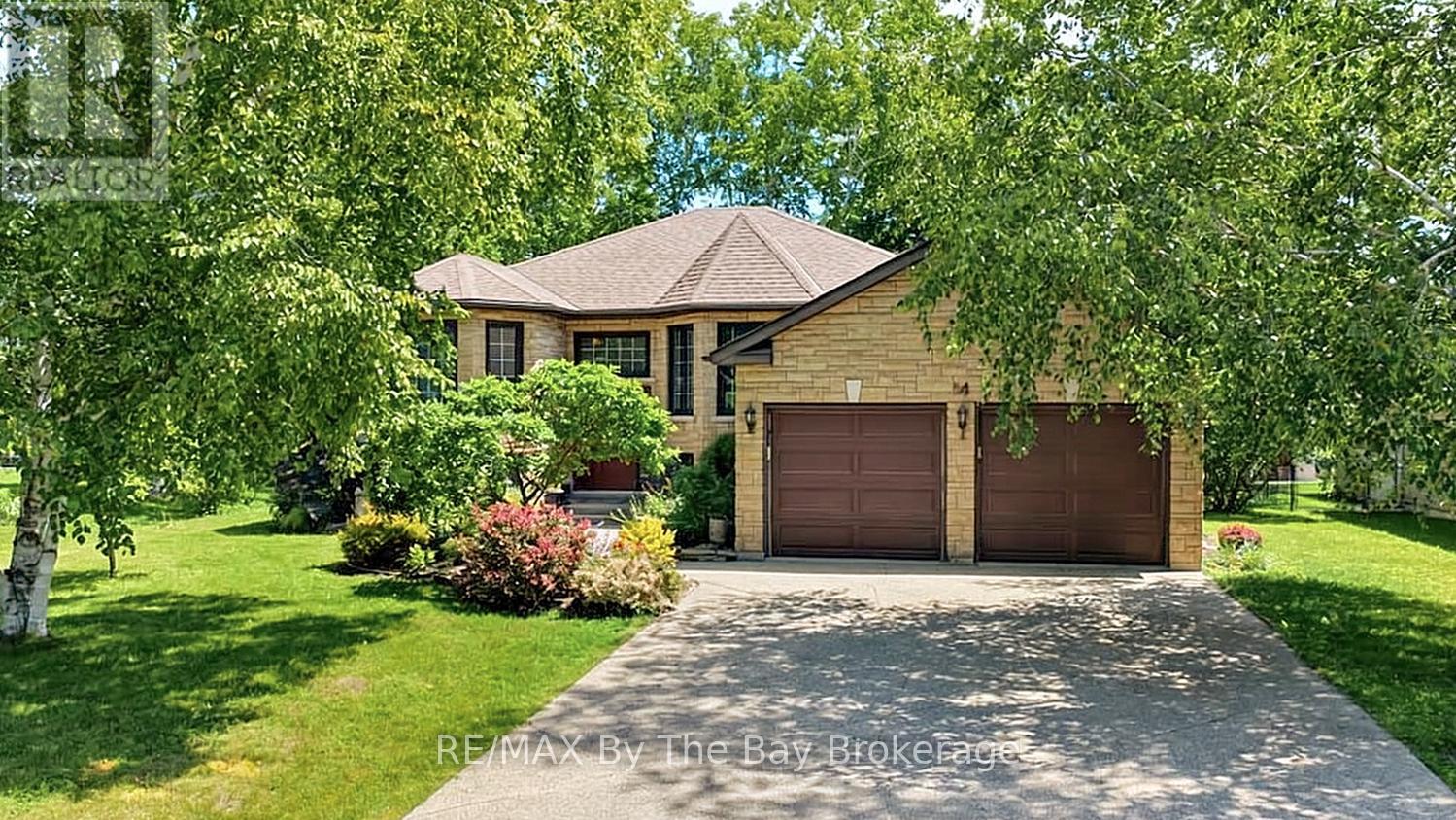 54 FAIRWAY CRESCENT - 1