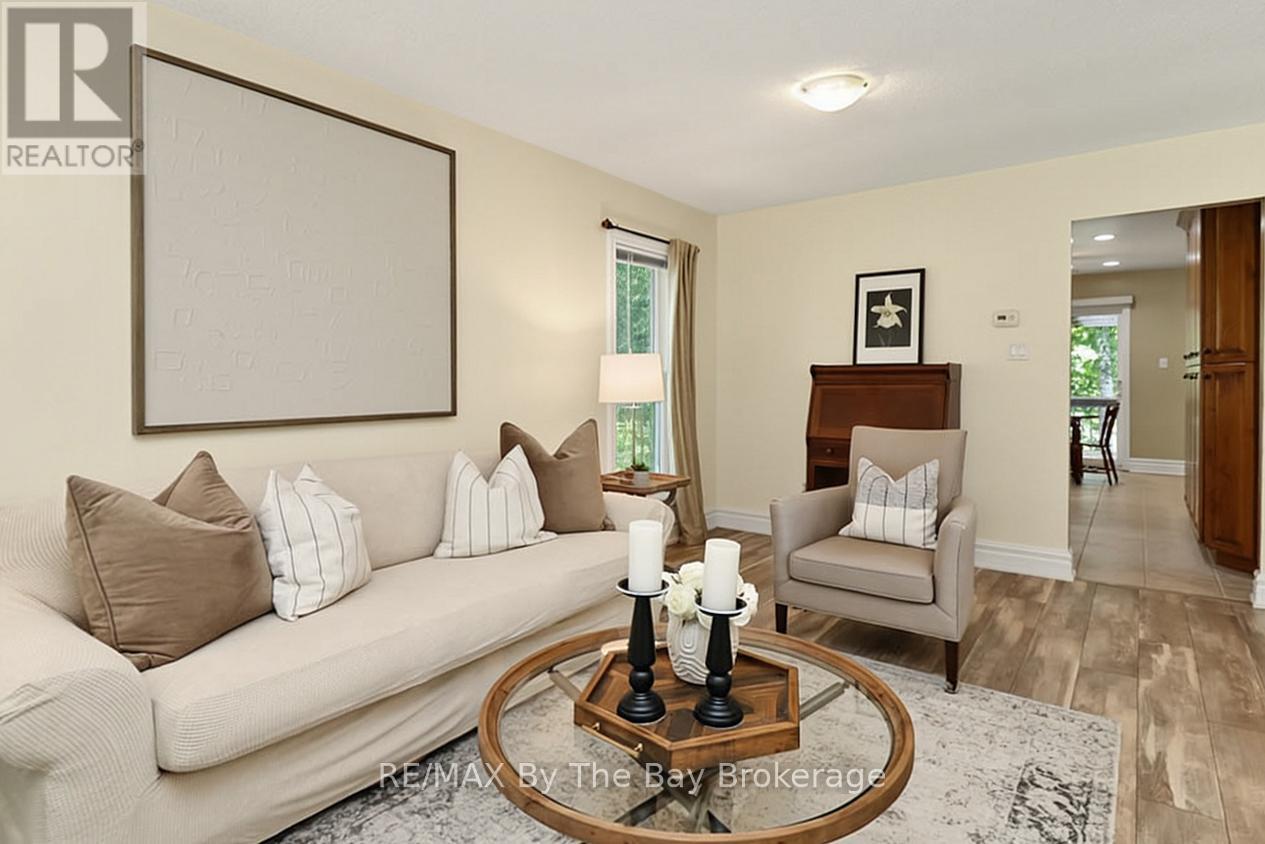 54 FAIRWAY CRESCENT - 10