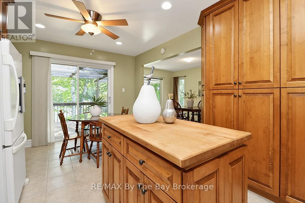 54 FAIRWAY CRESCENT - 14
