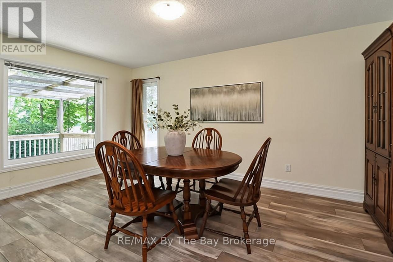 54 FAIRWAY CRESCENT - 17