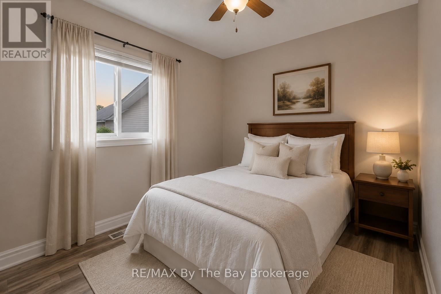 54 FAIRWAY CRESCENT - 22