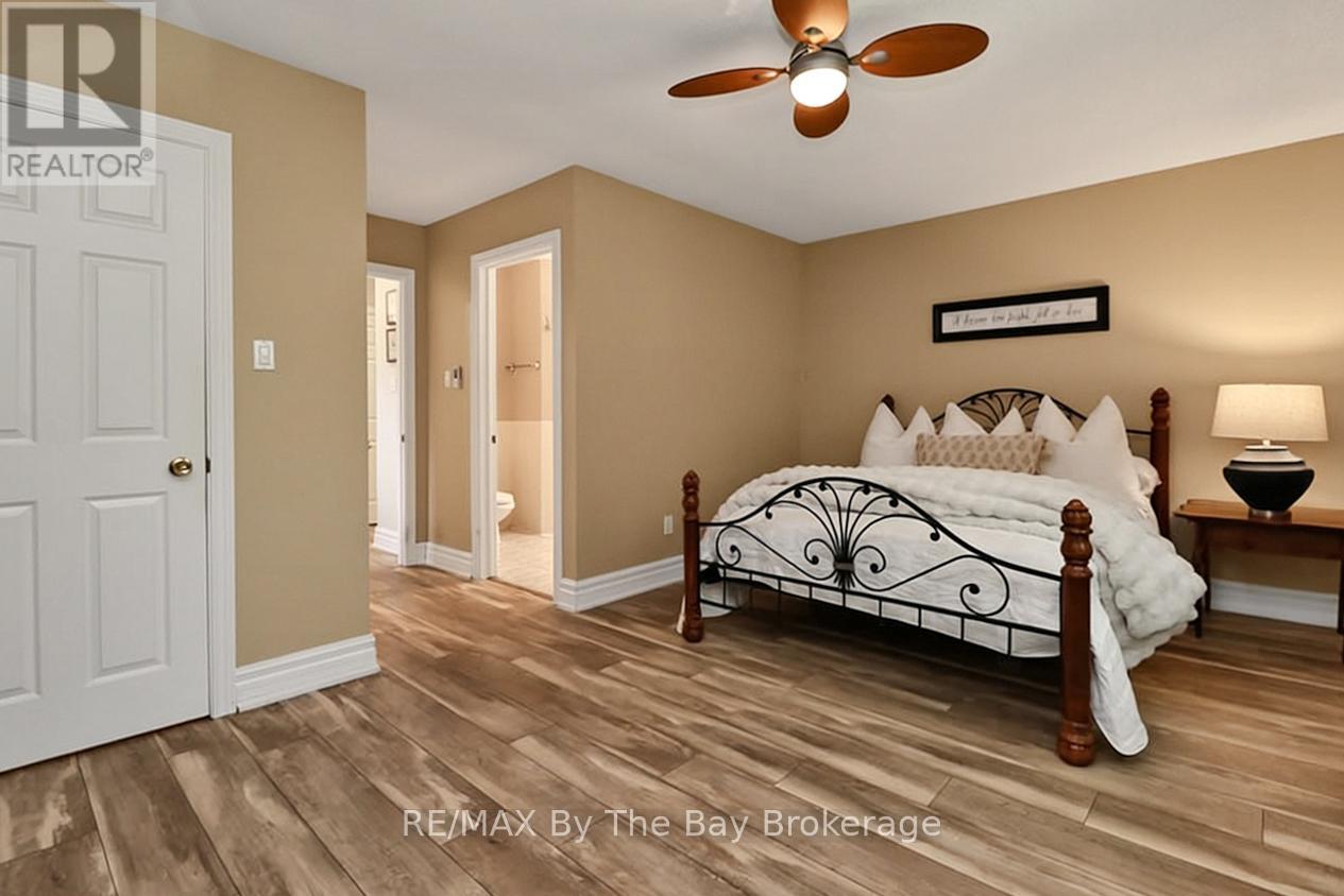 54 FAIRWAY CRESCENT - 26
