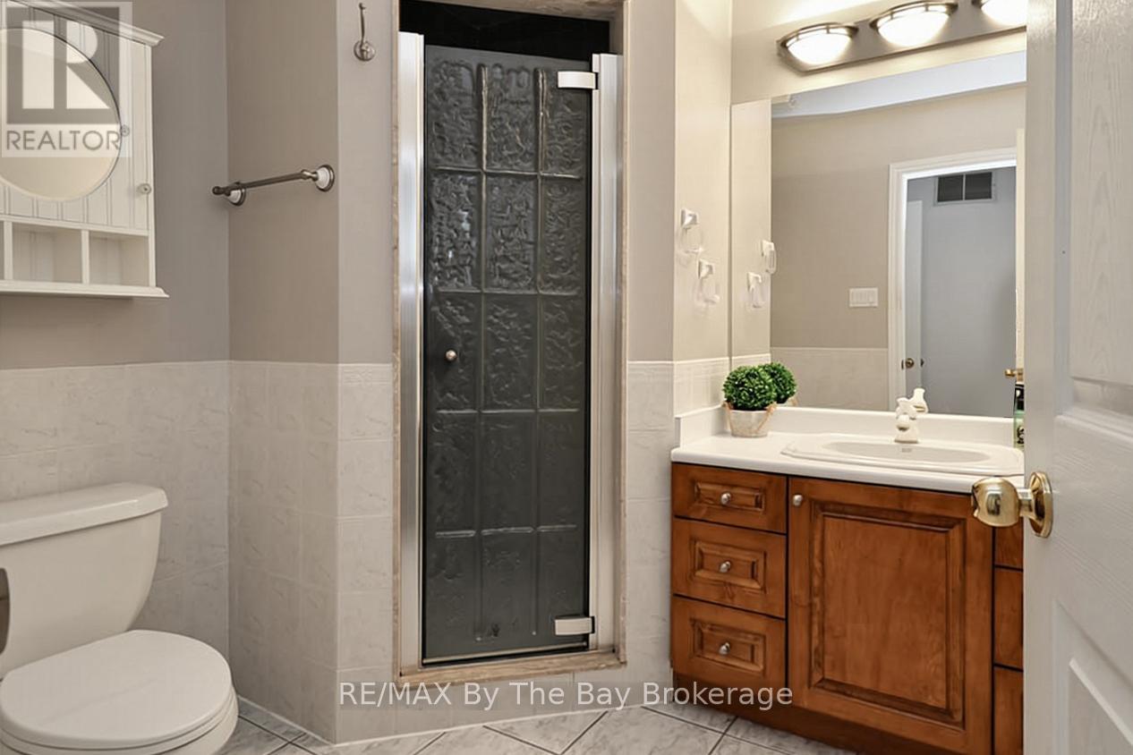 54 FAIRWAY CRESCENT - 27