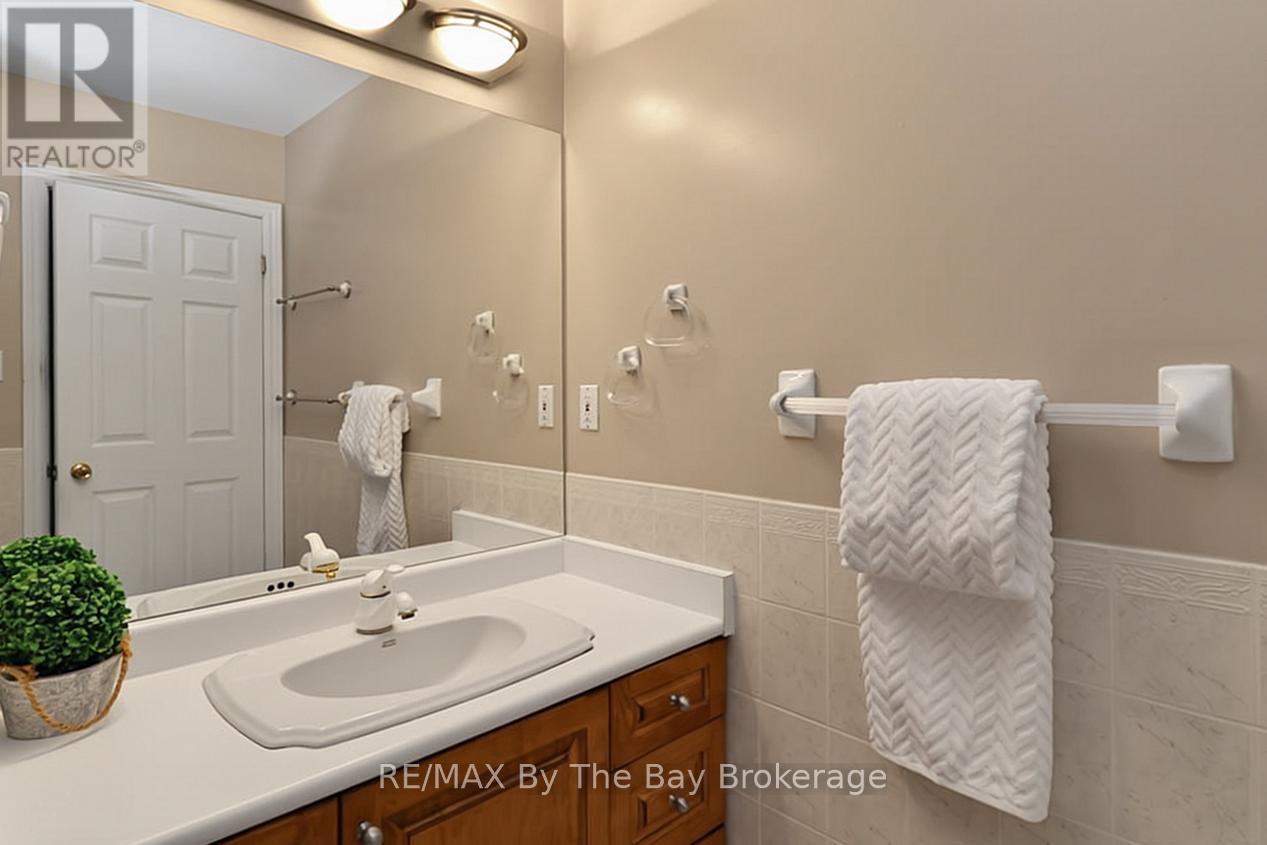 54 FAIRWAY CRESCENT - 28