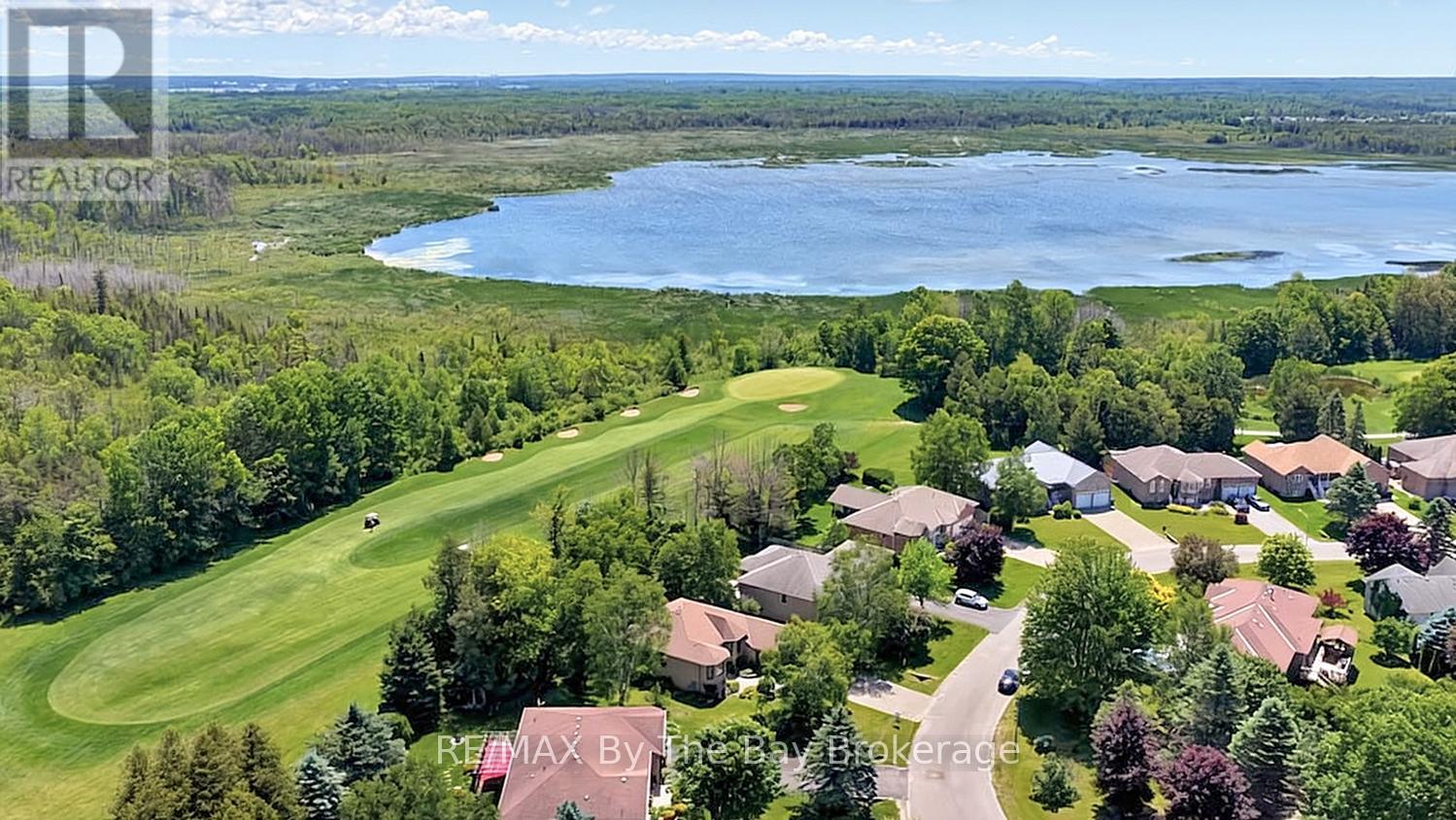 54 FAIRWAY CRESCENT - 3