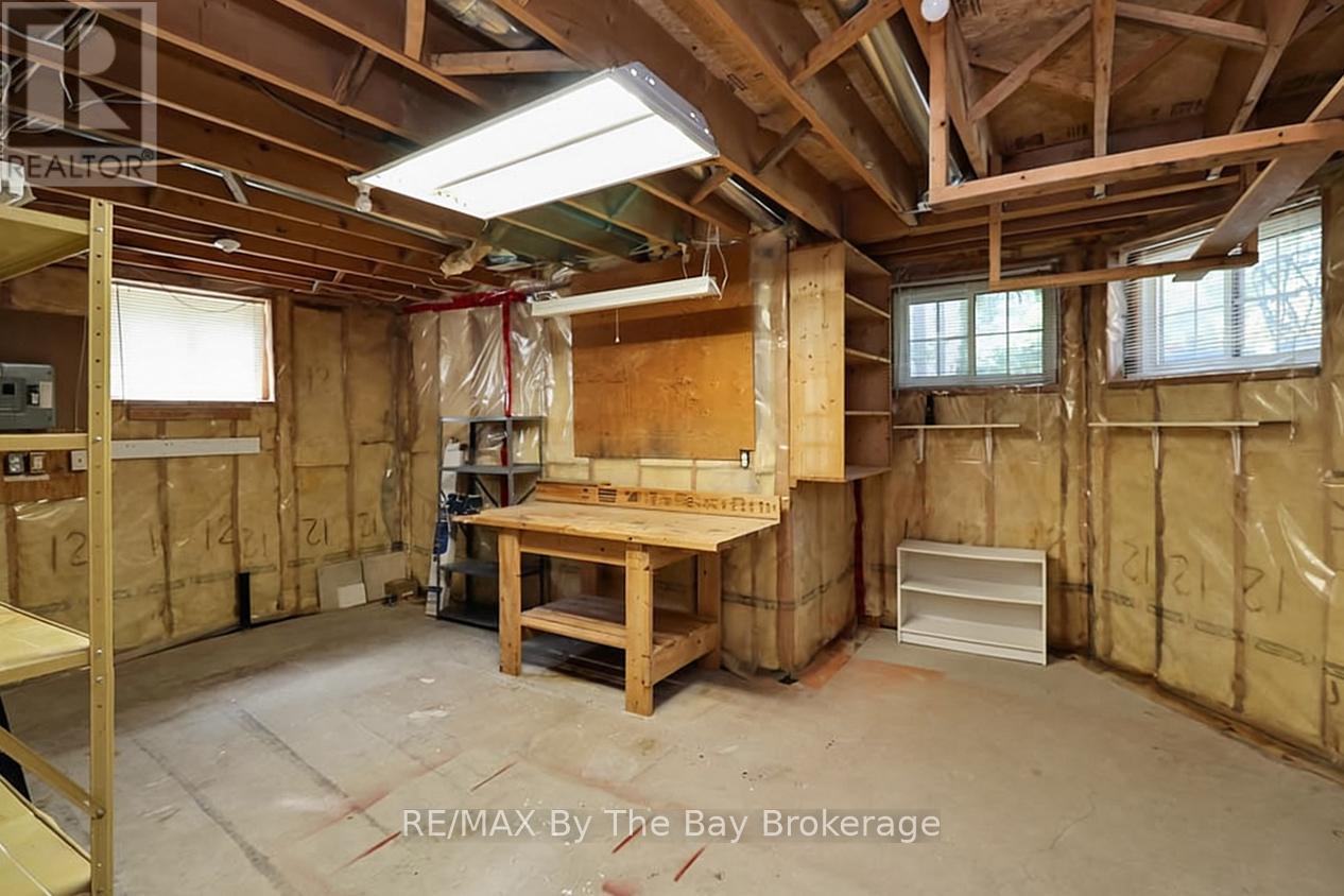 54 FAIRWAY CRESCENT - 30