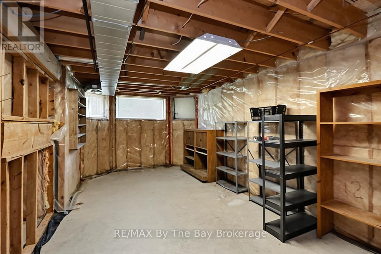54 FAIRWAY CRESCENT - 31