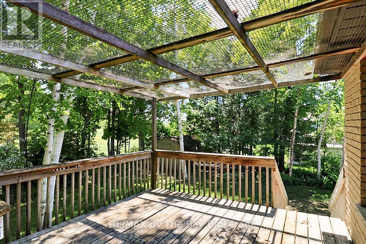 54 FAIRWAY CRESCENT - 36