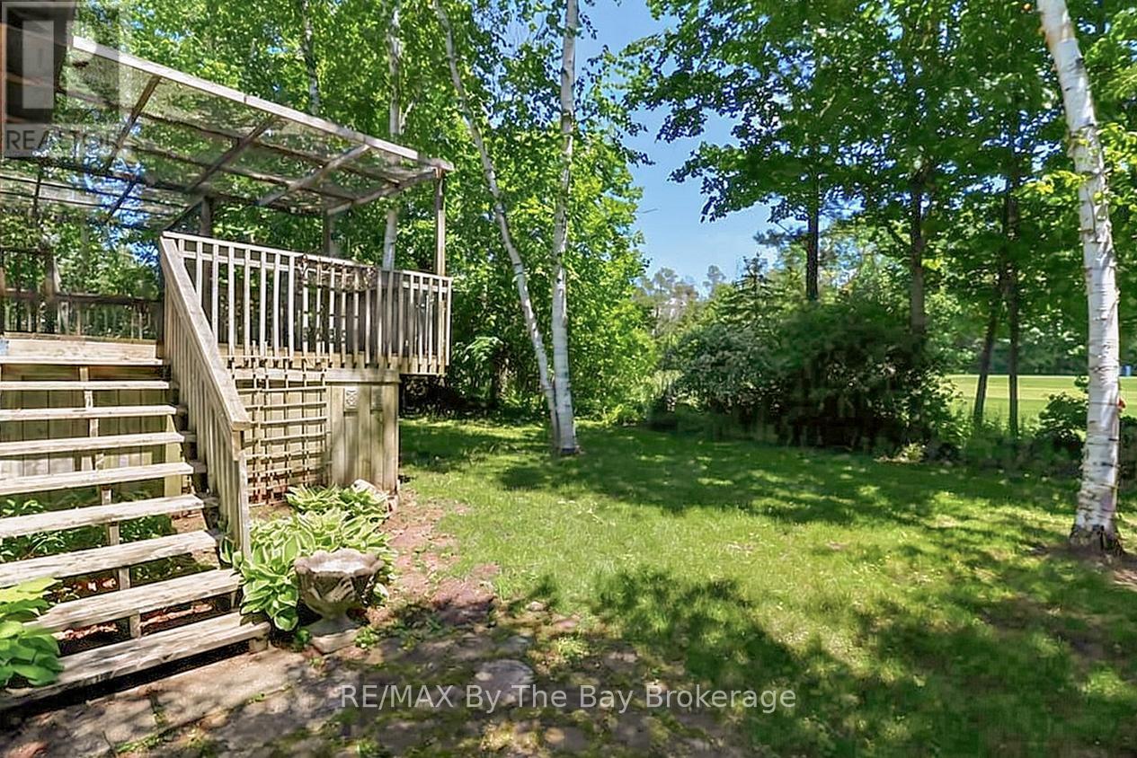 54 FAIRWAY CRESCENT - 37