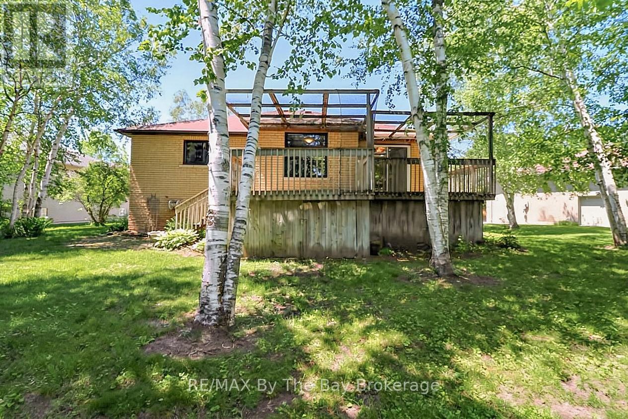 54 FAIRWAY CRESCENT - 40