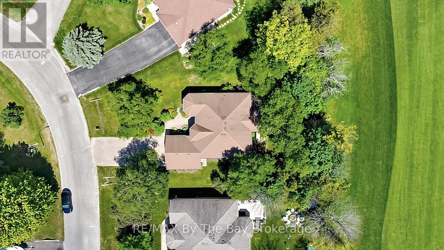 54 FAIRWAY CRESCENT - 42