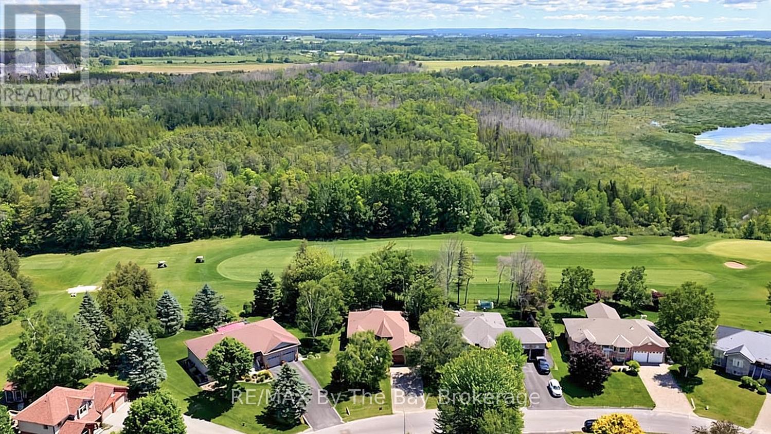 54 FAIRWAY CRESCENT - 43