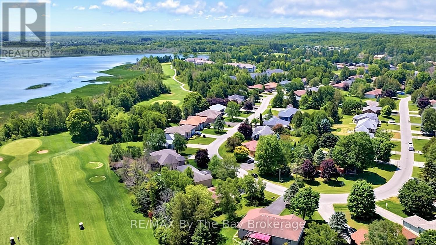 54 FAIRWAY CRESCENT - 45