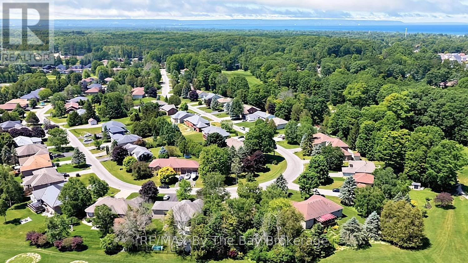 54 FAIRWAY CRESCENT - 46