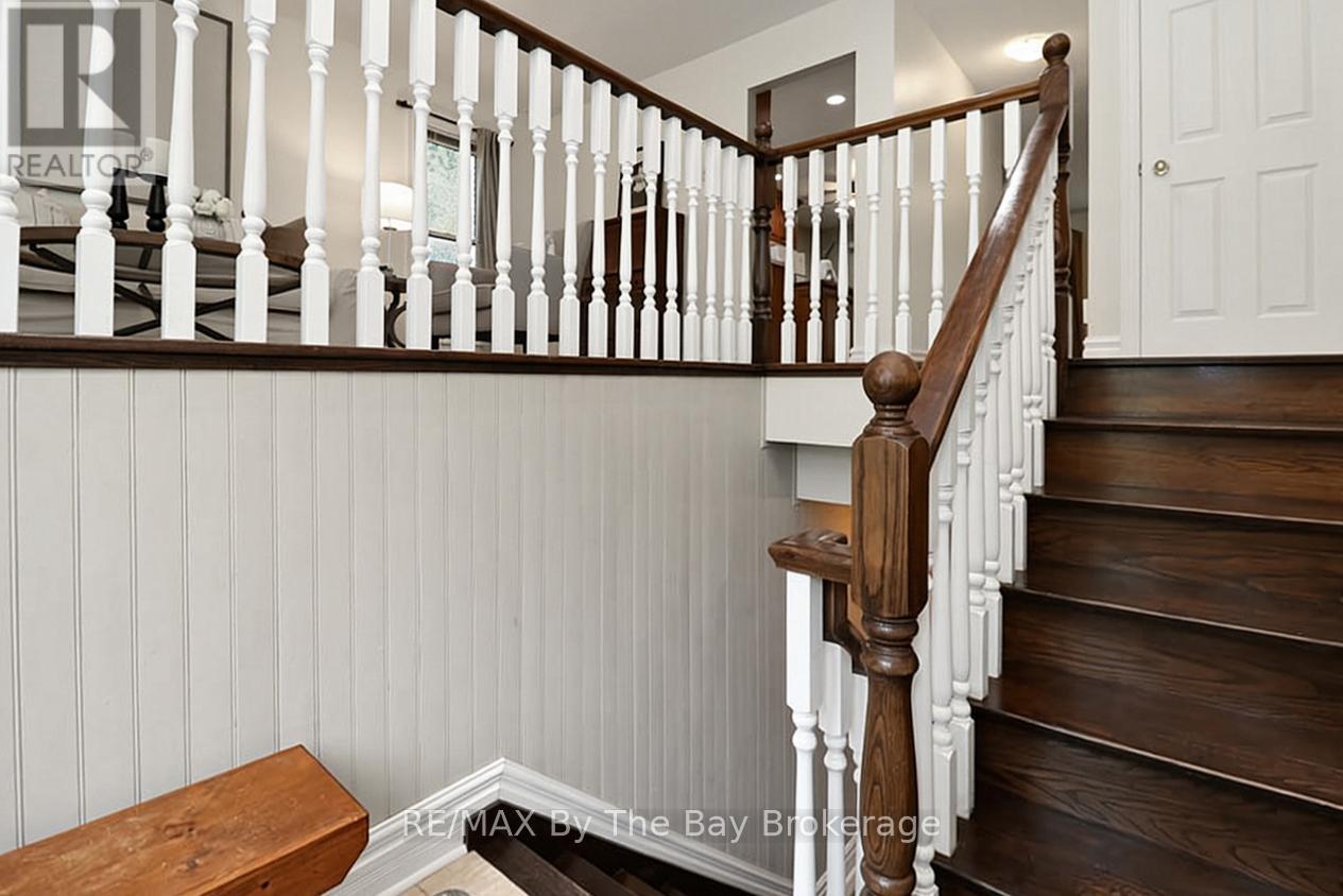 54 FAIRWAY CRESCENT - 5
