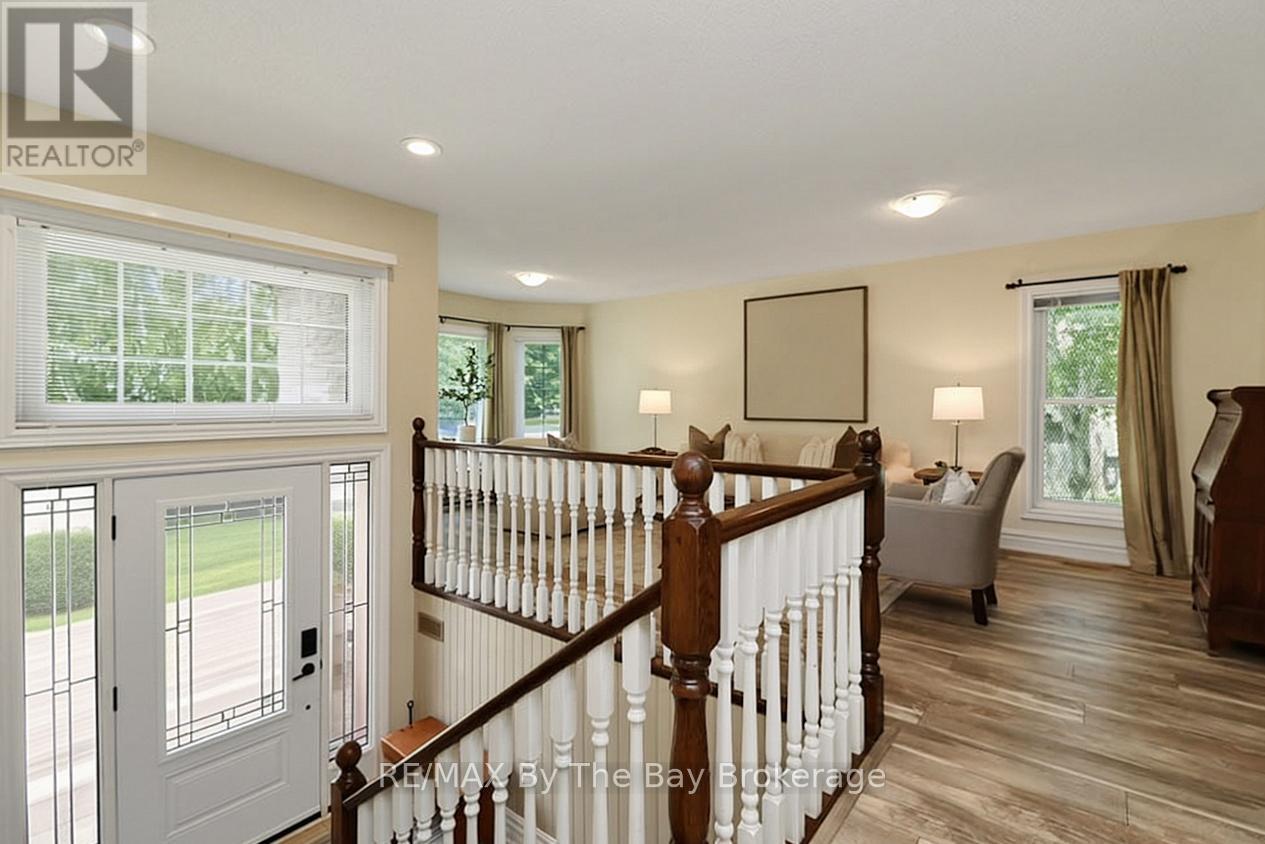 54 FAIRWAY CRESCENT - 6
