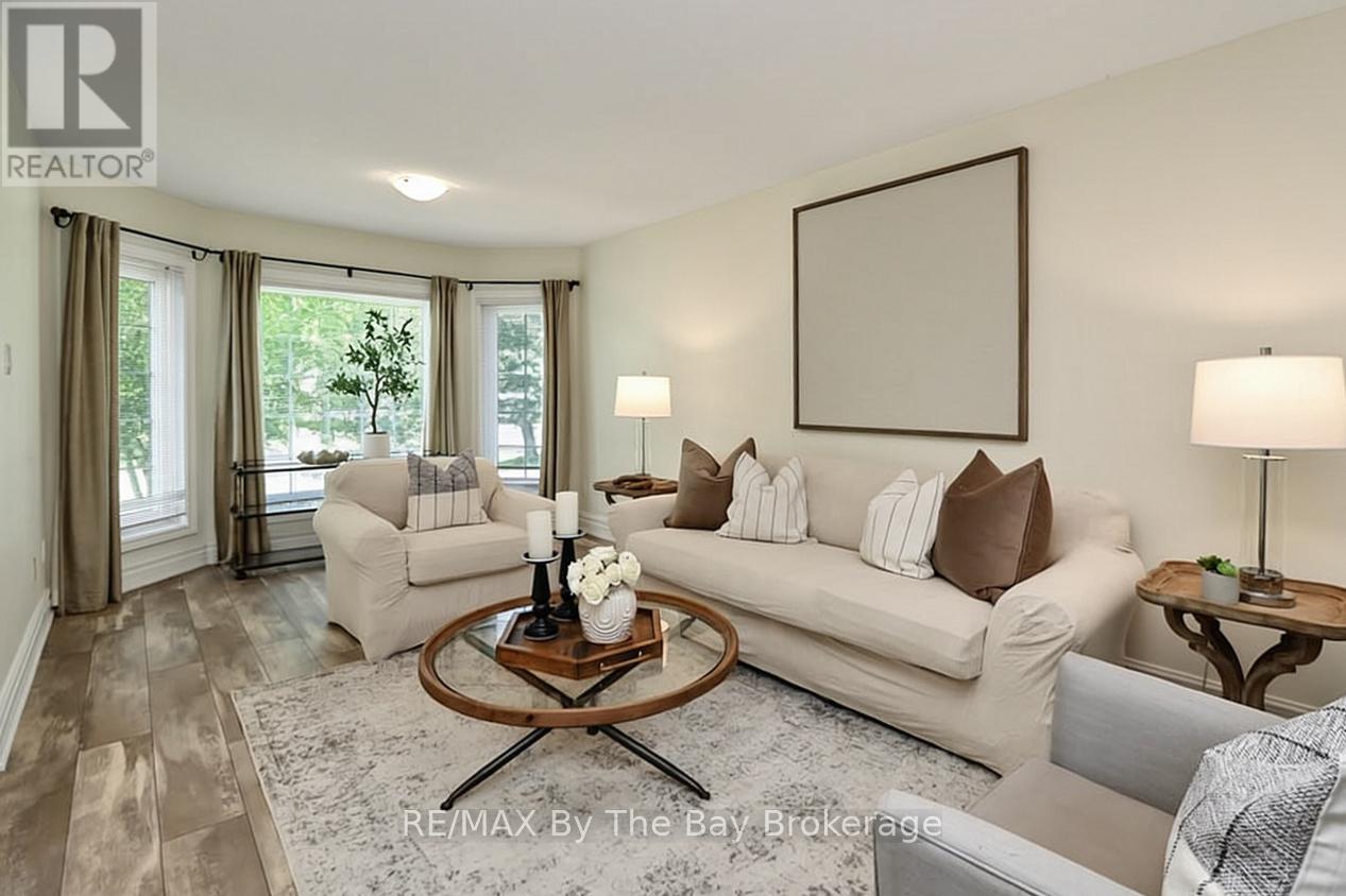 54 FAIRWAY CRESCENT - 8
