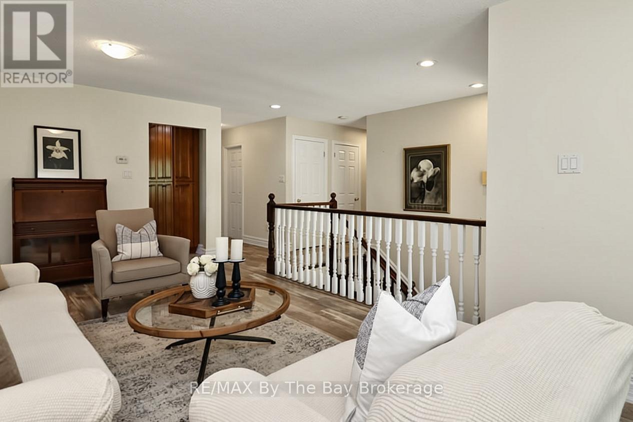 54 FAIRWAY CRESCENT - 9